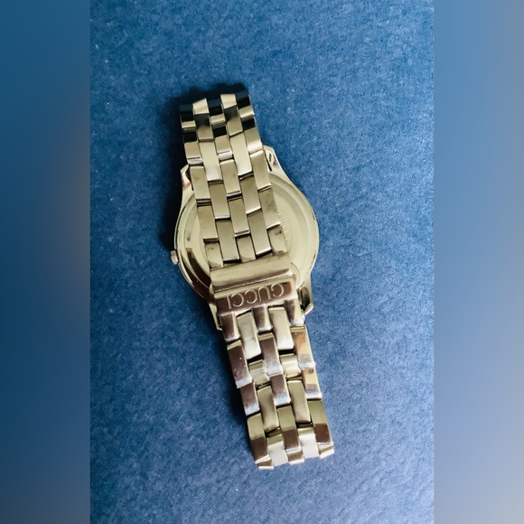 Modern GUCCI black dial ROMAN hours watch 🖤🤍🖤🤍🖤 - Picture 8 of 14